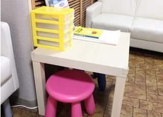 お子さま用の机です。