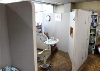 診療スペースは半個室空間となっております。