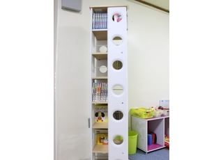 1階にはたくさんの絵本と漫画をご準備しています。