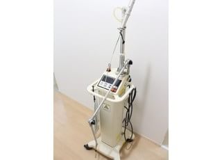 レーザー治療器になります。