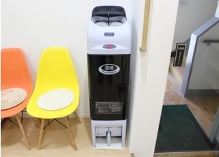 スリッパは除菌しています。