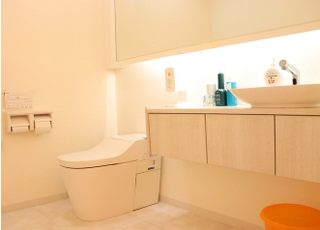 バリアフリーのお手洗いで、車いすのままご移動いただけます。