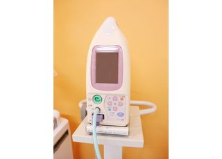 モニターです。心電図、呼吸を測定することができます。