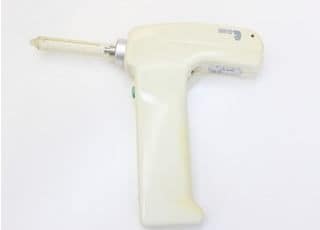 安定した速度で少しずつ麻酔を注入します。