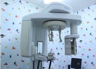 パノラマレントゲンを使い、放射線量の少ないレントゲン撮影ができます。