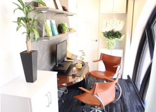 カウンセリングルームです。初診の方は1時間半ほど、じっくりと検査やカウンセリングを行います。