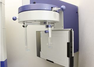 歯科用レントゲンです。矯正などの際、横向きのレントゲンを撮影し、より詳細な情報を得ることができます。