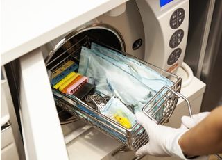 フルリール長居公園歯科クリニック