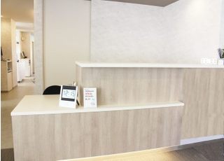 受付です。ご来院の際はこちらで受付を済ませてお待ちください。