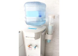 ウォーターサーバーを設置しています。ご自由にお飲みください。