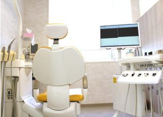 パーテーションで区切られておりますので周りを気にすることなく治療が受けられます。