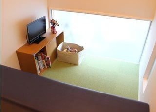 お子さまが飽きないようキッズルームを設置しています。