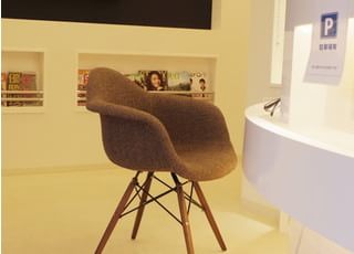 ホテルのようにラグジュアリー感のある待合室としました。お待ちの間もリラックスしていただけるかと思います。