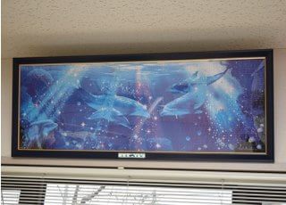 治療室内に絵画を飾っております。