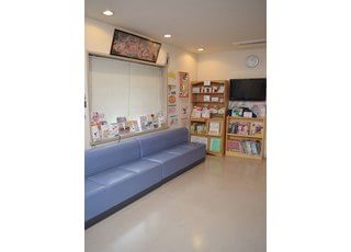 お待ちの際はこちらでお掛けになってお待ちください。