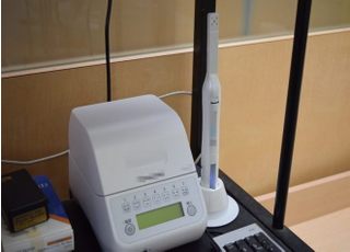 左は細菌数測定装置です。右は口腔内カメラです。