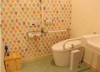トイレは清潔に配慮し、患者さまご利用いただきやすいようにしております