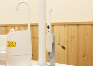 口腔内カメラを使用することで鏡では確認できない部分も見ることができます