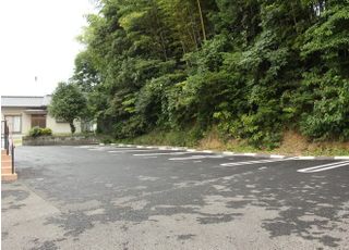 広めの駐車場をご用意しています