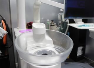 水が飛び散りにくい深さがあります。