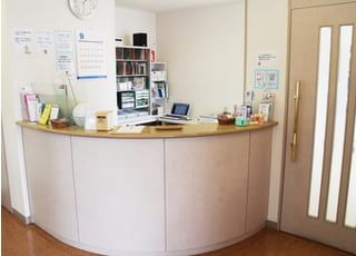 まずは受付をお済ませください。