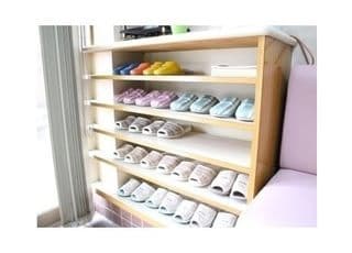 こちらでスリッパに履き替えて下さい。