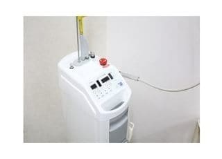 レーザー治療の機器になります。
