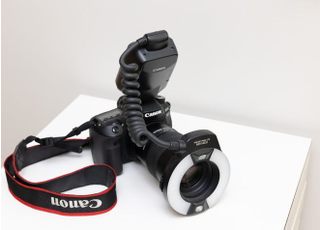 口腔内カメラです。つめ物・かぶせ物の形だけでなく、色味にいたるまでぴったりと合わせます