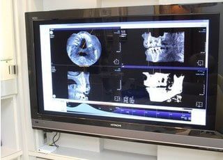 モニターを活用した解説も行います。