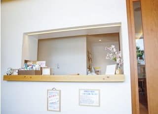 受付です。スタッフにお気軽にお声掛けください。