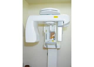 ＣＴを使い、歯の状態を確認します。