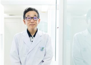 横浜馬車道デンタル 髭内　茂太 院長 歯科医師 男性