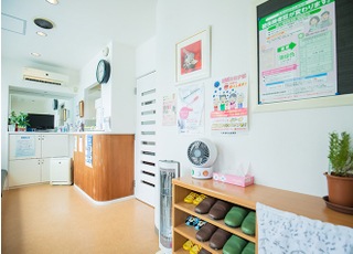 スリッパに履き替えていただきます。