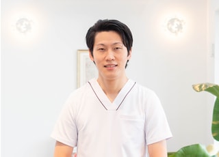 グランツ歯科クリニック 岡本　寛之 院長 歯科医師 男性