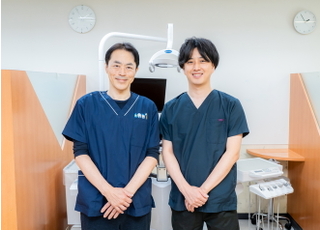 代々木クリスタル歯科医院 吉田　憲明（右） 院長 歯科医師 男性