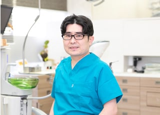 医療法人白亜会　小室歯科・矯正歯科近鉄あべのハルカス診療所 小室　暁 理事長 歯科医師 男性