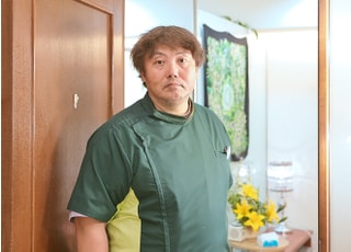 大阪T.T.C.梅田歯科医院 谷山　智秀 理事長兼院長 歯科医師 男性