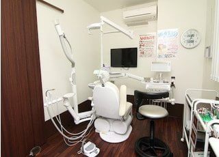 診療ユニットにはモニターを完備しています。