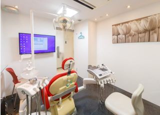 大きな画面で患者さまの口内の様子をわかりやすく説明いたします。