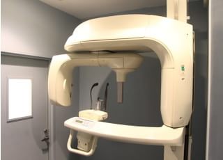 CTです。立体的に診断することで、インプラントなどの外科手術が必要な治療も行うことができます