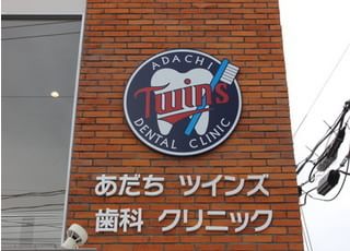 こちらの看板を目印にお越しください。