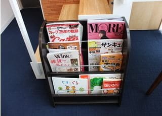 待合室には雑誌等をご用意しております。