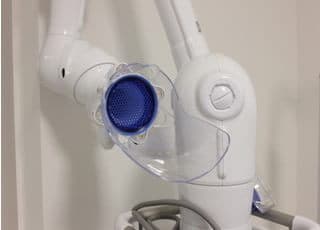 口腔外バキュームです。削りかすを吸い取り院内感染予防に努めております。