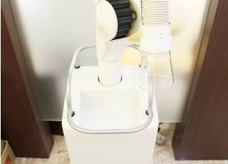 口腔外バキュームです。治療中の粉塵が舞わないようにします。