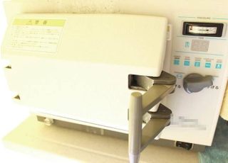 オートクレーブで機器を滅菌していきます。