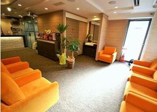 院内は広々としていてリラックスできる空間です。