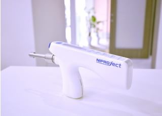 電動麻酔器で麻酔をおこないます。