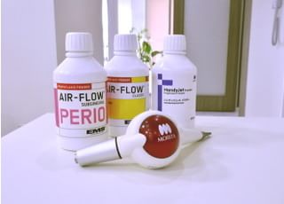 スケーリングで歯の汚れを落とし綺麗にします。 スケーリングで歯の汚れを落とし綺麗にします。