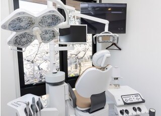 個室診療室で、治療や外科手術をおこないます。