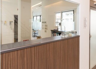 受付へ月初めや初診の際は、保険証の提出をお願いします。